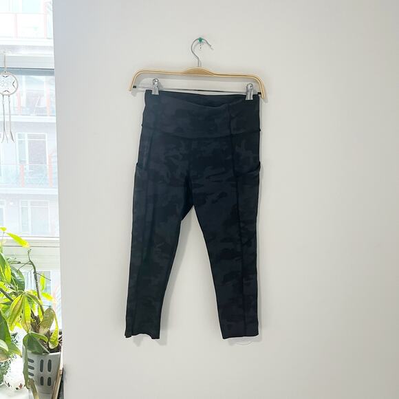 Lululemon Blue Camo Print Fast & Free Cropped Leggings Size 6 - Picture 3 of 7